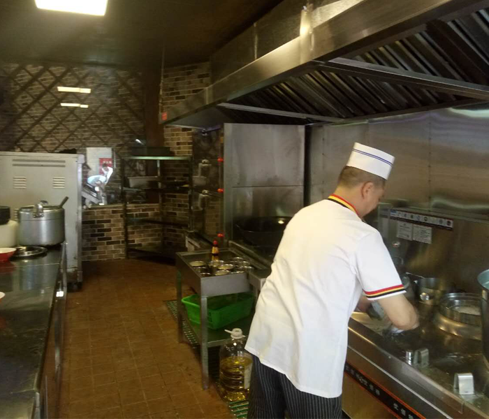 成都香四海中餐廳廚房設(shè)備項目圖片1