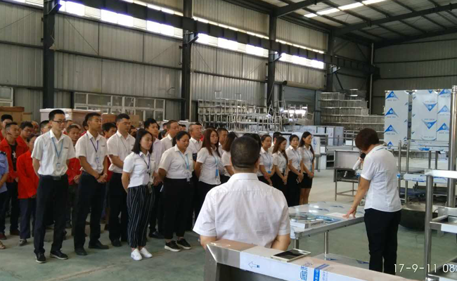 優(yōu)佰特廚房設(shè)備公司9月全體員工會(huì)2