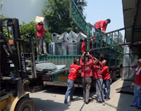 37°高溫下，優(yōu)佰特廚房設(shè)備公司的員工仍然在堅(jiān)持工作